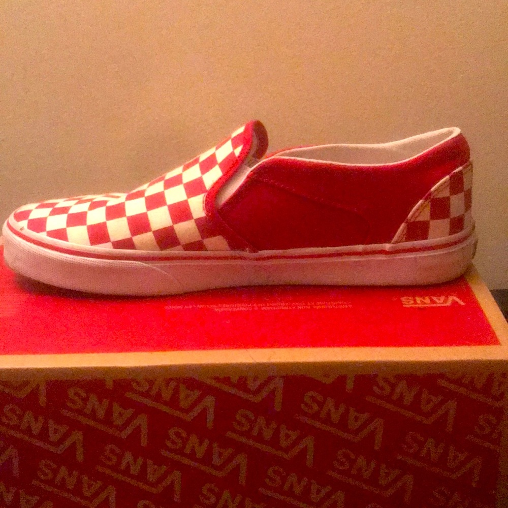 Athletic shoes